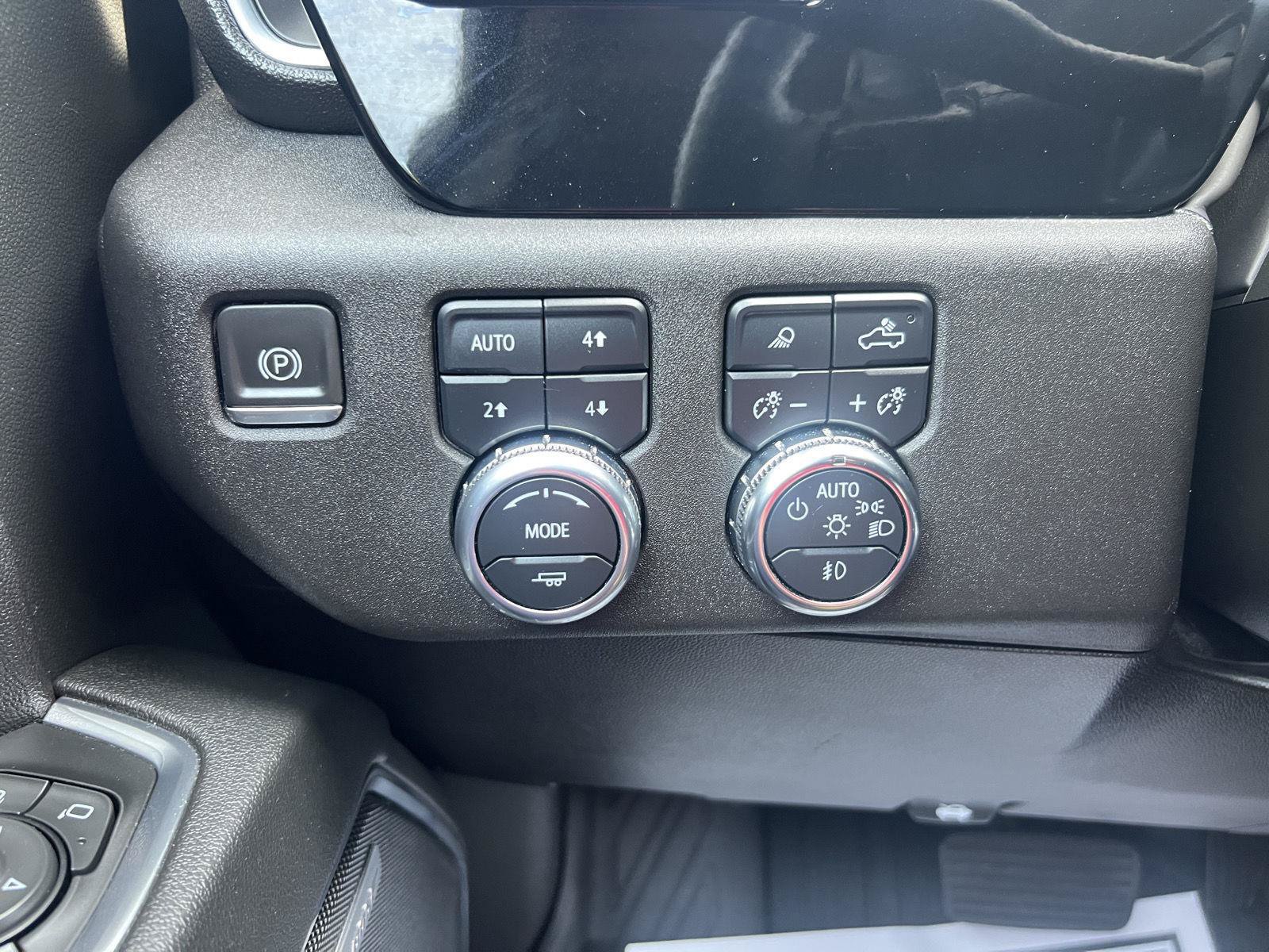 Used 2023 GMC Sierra 1500 SLT w/ SLT Premium Plus Package AWD/4WD image 28