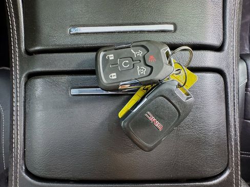 Used 2019 GMC Yukon Denali w/ Open Road Package AWD/4WD image 43