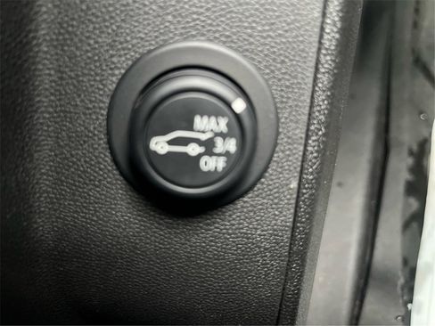 Used 2023 Chevrolet Equinox LT image 37