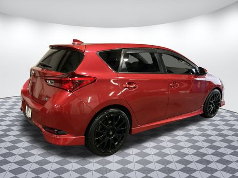 Used 2018 Toyota Corolla iM image 3