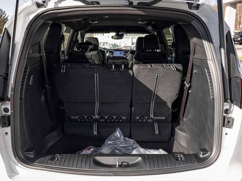 New 2026 Chrysler Pacifica Select image 32