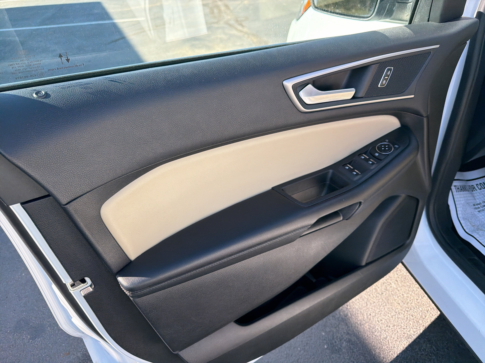 Used 2024 Ford Edge SEL AWD/4WD image 10