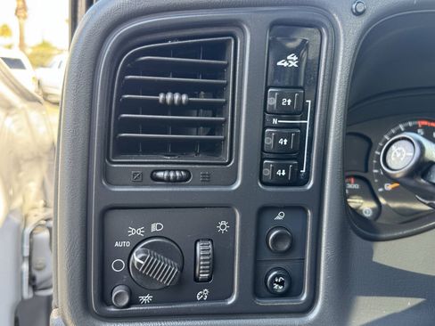 Used 2007 Chevrolet Silverado 2500 LT w/ Onstar Plus Package AWD/4WD image 19