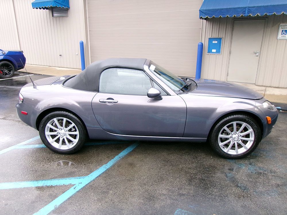 Used 2006 MAZDA MX-5 Miata Sport RWD image 8