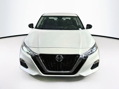 Used 2022 Nissan Altima 2.5 SR FWD image 2