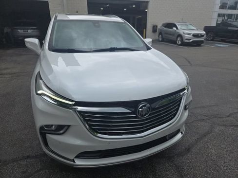 Used 2023 Buick Enclave Essence w/ Experience Buick Package FWD image 4
