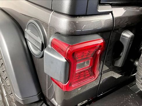 Used 2024 Jeep Wrangler Unlimited Rubicon w/ Convenience Group image 22