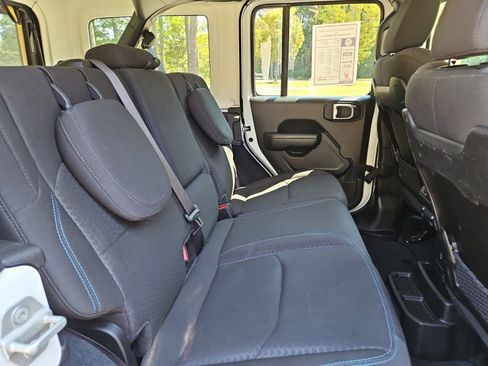 Used 2024 Jeep Wrangler Unlimited Rubicon 4xe image 17