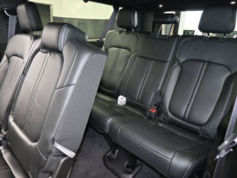 Used 2023 Jeep Wagoneer L Series III w/ Preferred Equipment Group image 36