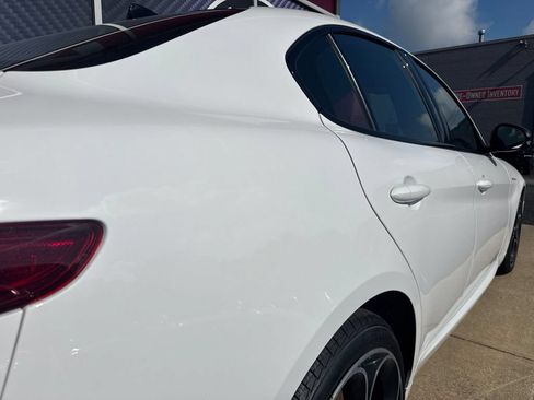 Used 2023 Alfa Romeo Giulia Veloce AWD/4WD image 5