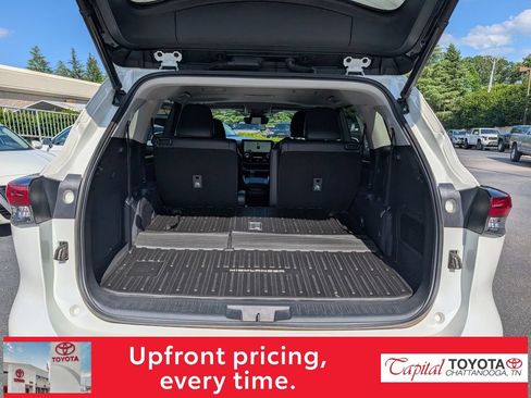 Used 2023 Toyota Highlander Limited FWD image 10