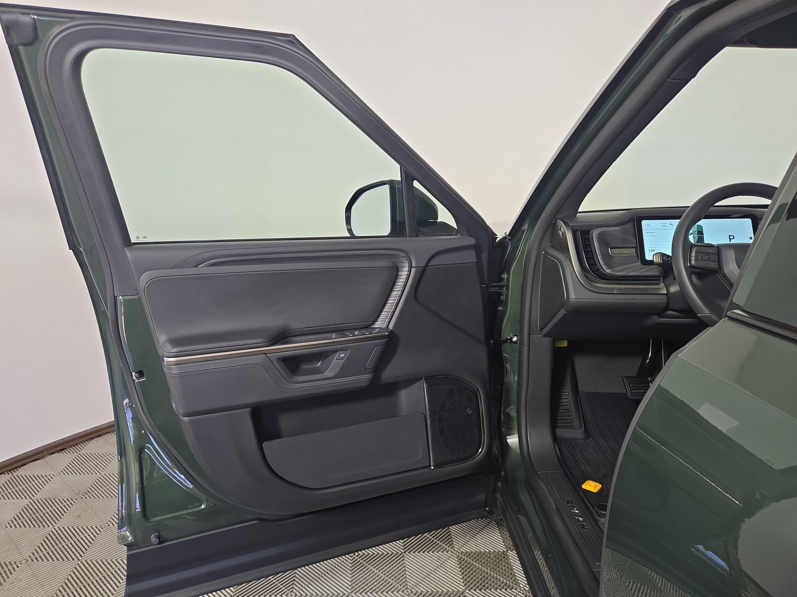 Used 2025 Rivian R1T Adventure Dual AWD/4WD image 16