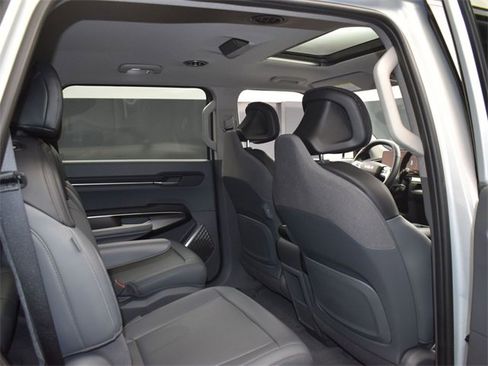 Certified 2026 Kia EV9 Light image 12