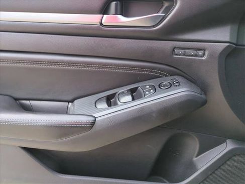 Used 2019 Nissan Altima 2.5 Platinum FWD image 9