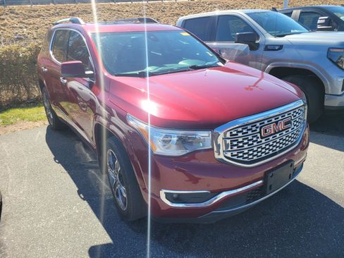 Used 2017 GMC Acadia Denali w/ Technology Package image 3