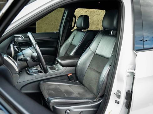 Used 2021 Jeep Grand Cherokee Laredo AWD/4WD image 14