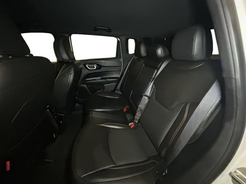 Used 2025 Jeep Compass Trailhawk AWD/4WD image 13