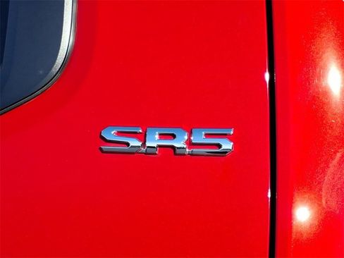 Used 2025 Toyota Tacoma SR5 image 9