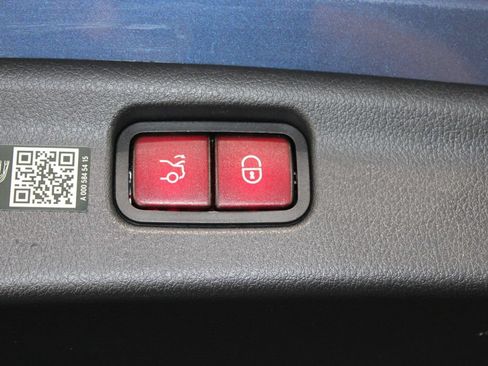 Used 2024 Mercedes-Benz C 300 Sedan image 11