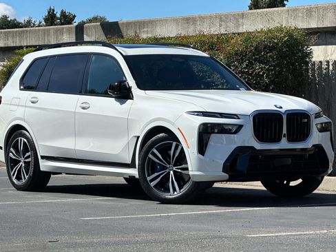Used 2024 BMW X7 M60i AWD/4WD image 2