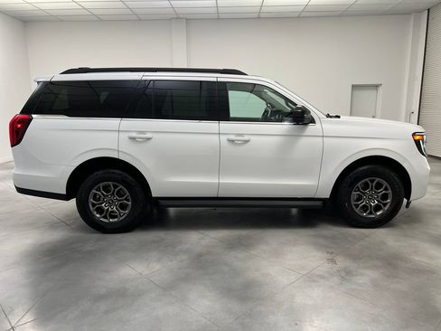 Used 2025 Ford Expedition Active RWD image 10