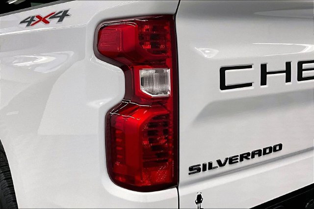 Used 2025 Chevrolet Silverado 1500 LT AWD/4WD image 35