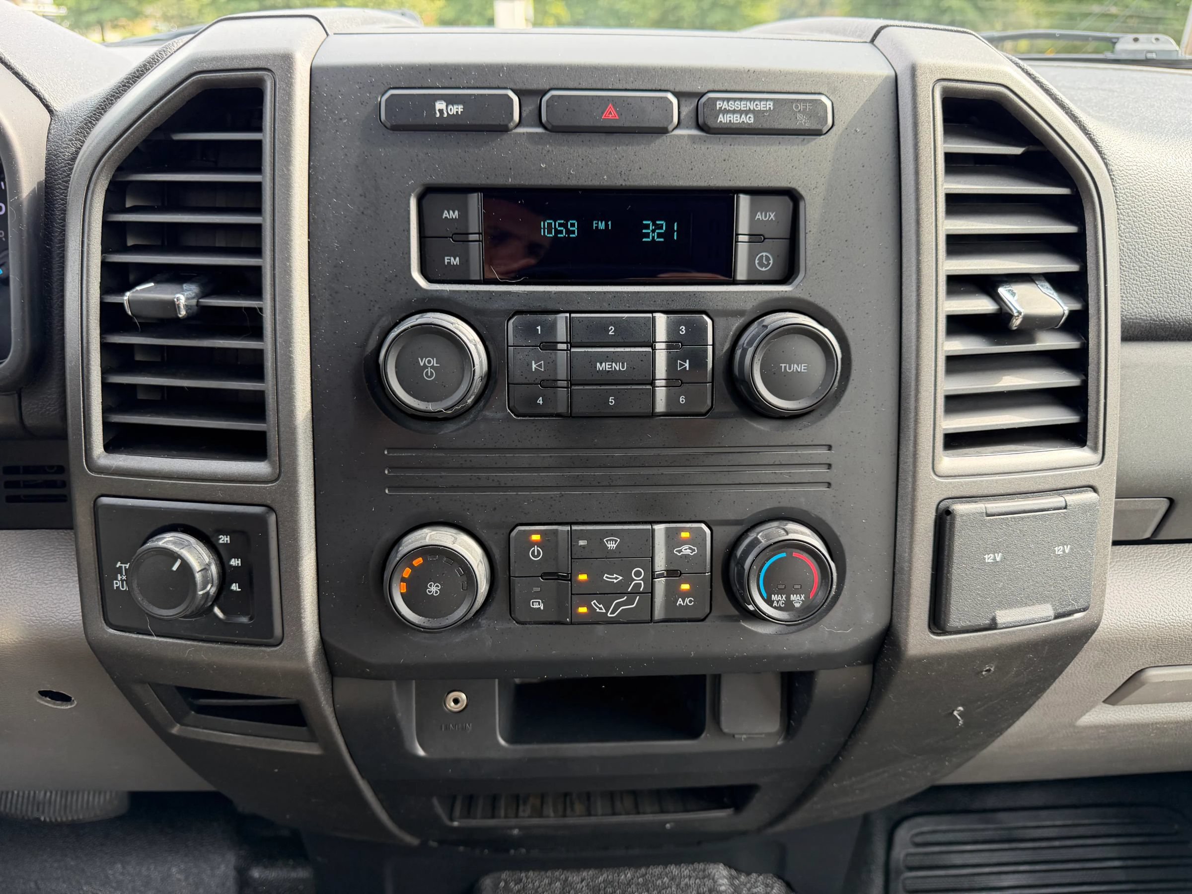 Used 2019 Ford F250 XL w/ Power Equipment Group AWD/4WD image 20