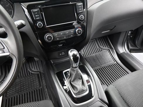 Used 2022 Nissan Rogue Sport S FWD image 11