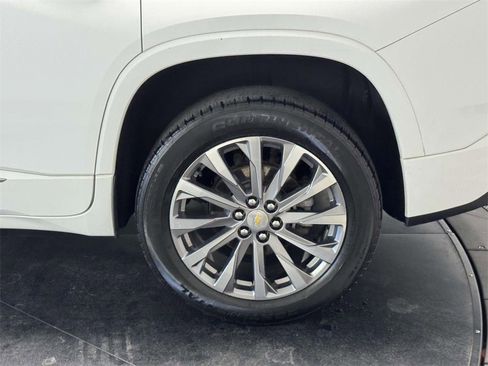 Used 2023 Chevrolet Traverse Premier image 31