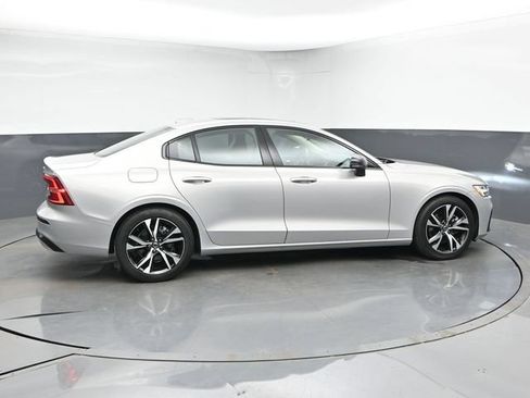 Used 2023 Volvo S60 B5 Core w/ Climate Package FWD image 9