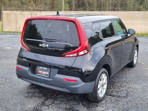 Used 2022 Kia Soul LX w/ Technology Package image 2