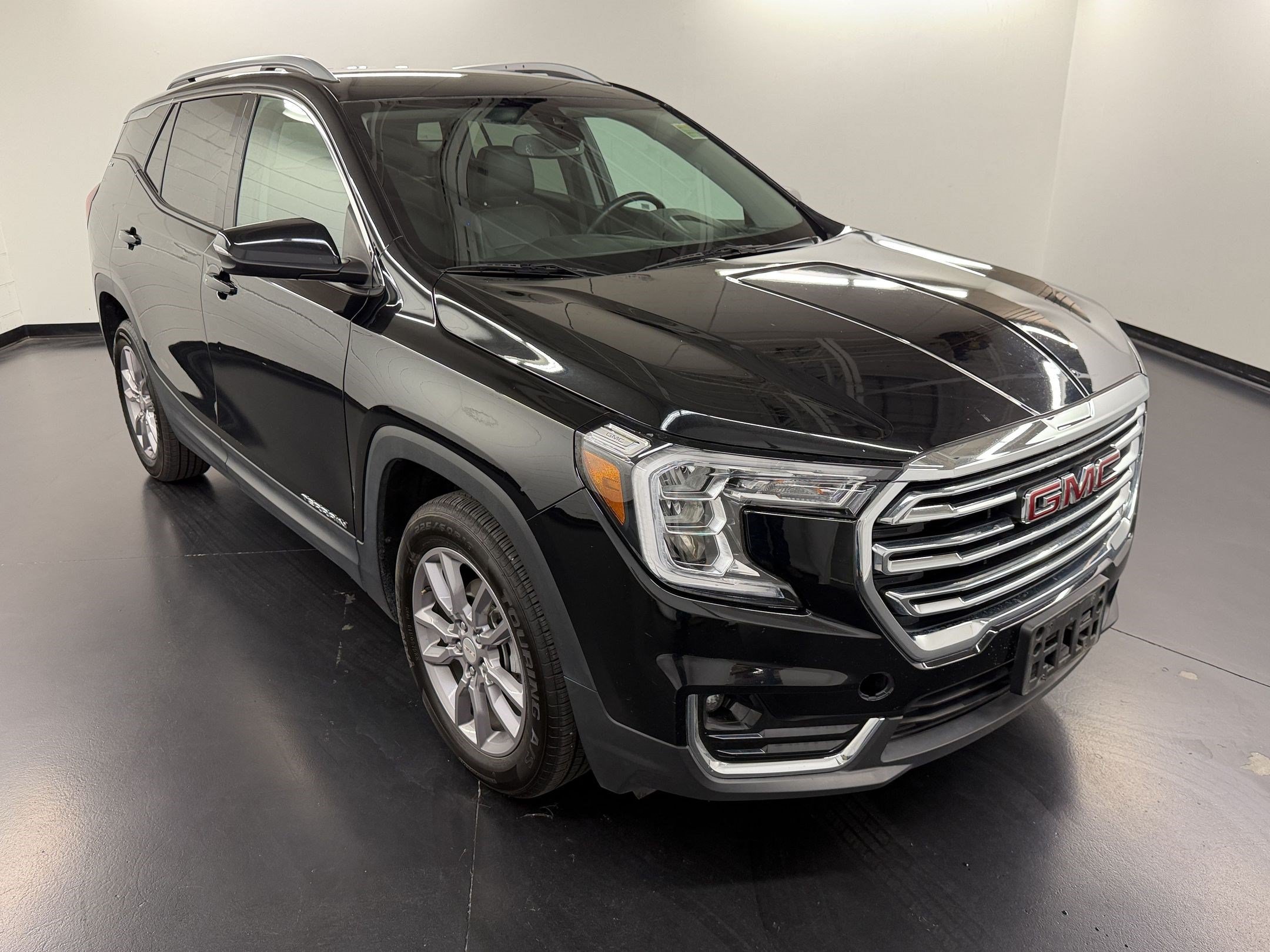 Used 2024 GMC Terrain SLT AWD/4WD image 7