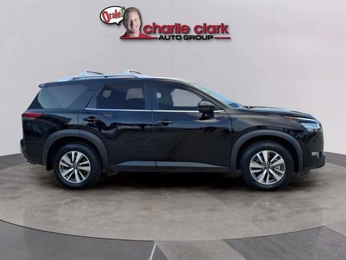 Used 2023 Nissan Pathfinder SL w/ Black Appearance Package image 6