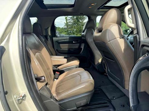 Used 2014 GMC Acadia SLT image 17