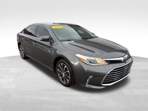 Used 2018 Toyota Avalon XLE Premium image 9