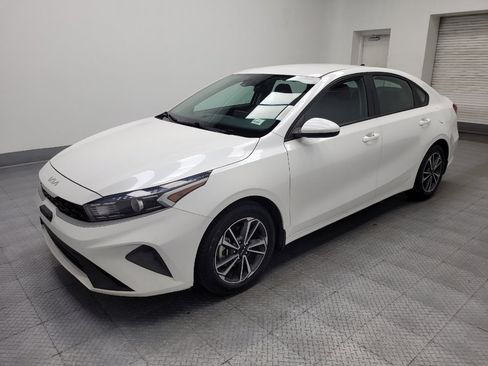 Used 2023 Kia Forte LXS FWD image 2