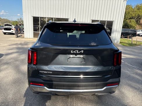 Used 2025 Kia Sorento S w/ Panoramic Sunroof Package FWD image 8