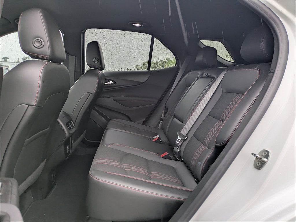 Used 2022 Chevrolet Equinox RS w/ Infotainment Package FWD image 13