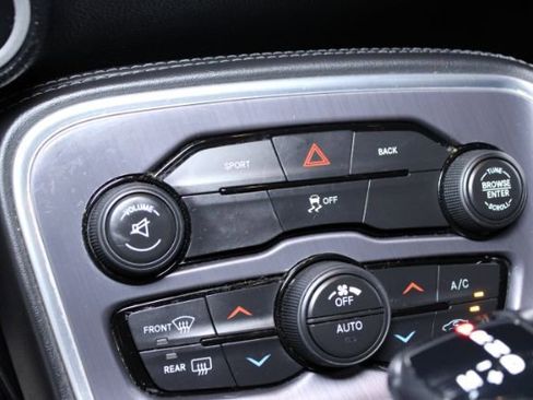 Used 2016 Dodge Challenger SXT image 18