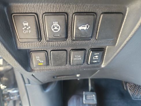 Used 2018 Nissan Pathfinder SL w/ Cargo Package FWD image 27