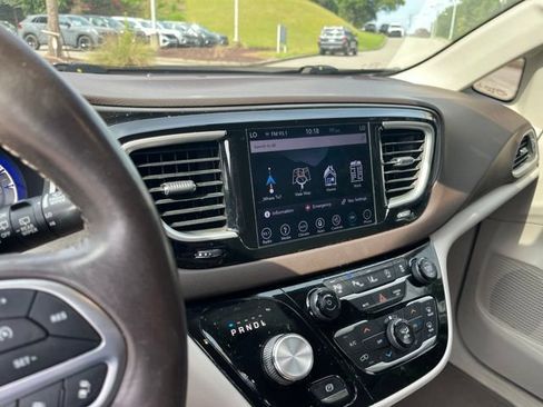 Used 2019 Chrysler Pacifica Touring-L w/ Advanced Safetytec Group FWD image 22