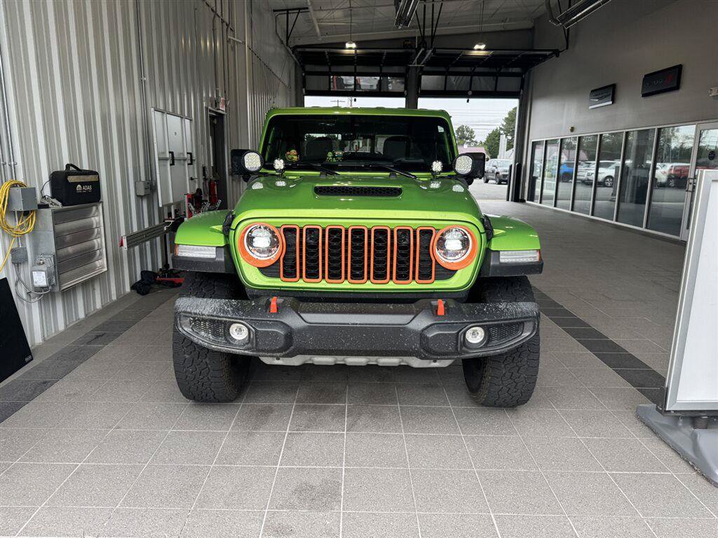 Used 2025 Jeep Gladiator Mojave w/ Convenience Group AWD/4WD image 4