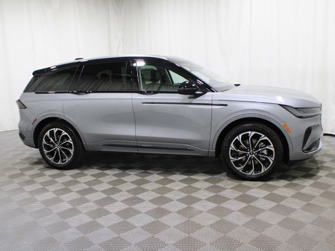 Used 2025 Lincoln Nautilus Reserve AWD/4WD image 23
