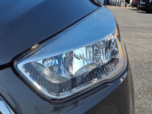 Certified 2019 Ford Escape SE FWD image 9