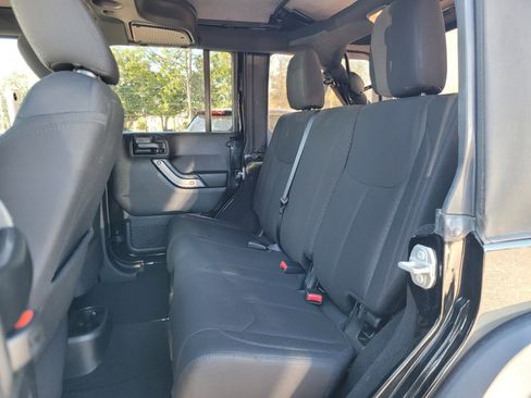 Used 2018 Jeep Wrangler Unlimited Sport S image 6