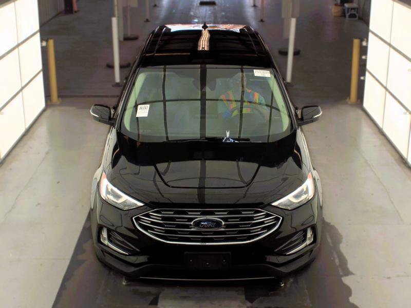 Used 2022 Ford Edge Titanium AWD/4WD image 2