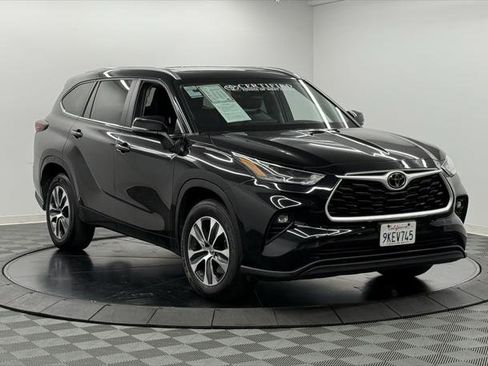 Certified 2024 Toyota Highlander XLE image 5