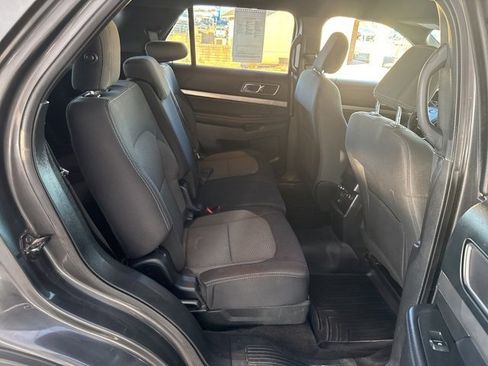 Used 2018 Ford Explorer XLT image 10