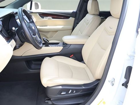 Used 2018 Cadillac XT5 Premium Luxury FWD image 11