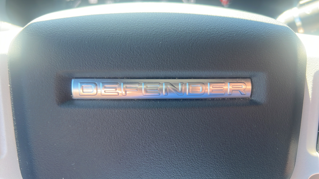 Used 2025 Land Rover Defender 130 X-Dynamic SE AWD/4WD image 34